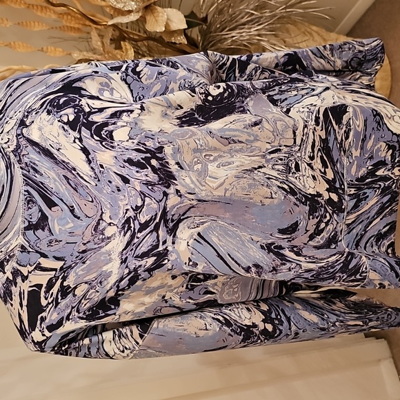 BRAND NEW WITH TAGS BLUE/GRAY SWIRL LONGSLEEVE TOP - Picture 2 of 10